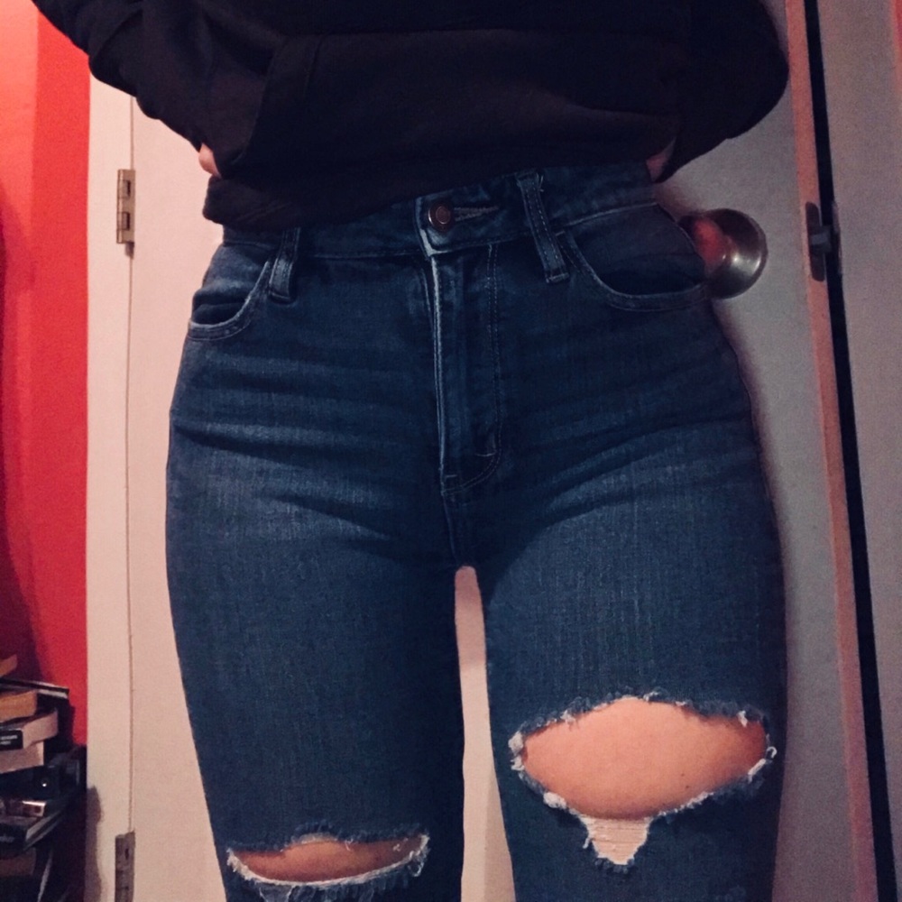 AE destroyed high waisted jeans